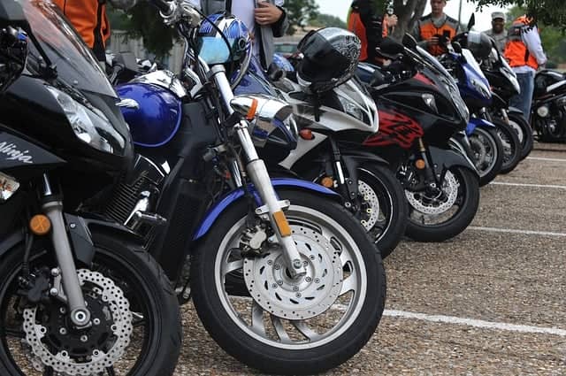 Motorcycle Parking Etiquette: 6 Things You Need To Know | Motorcycle Habit